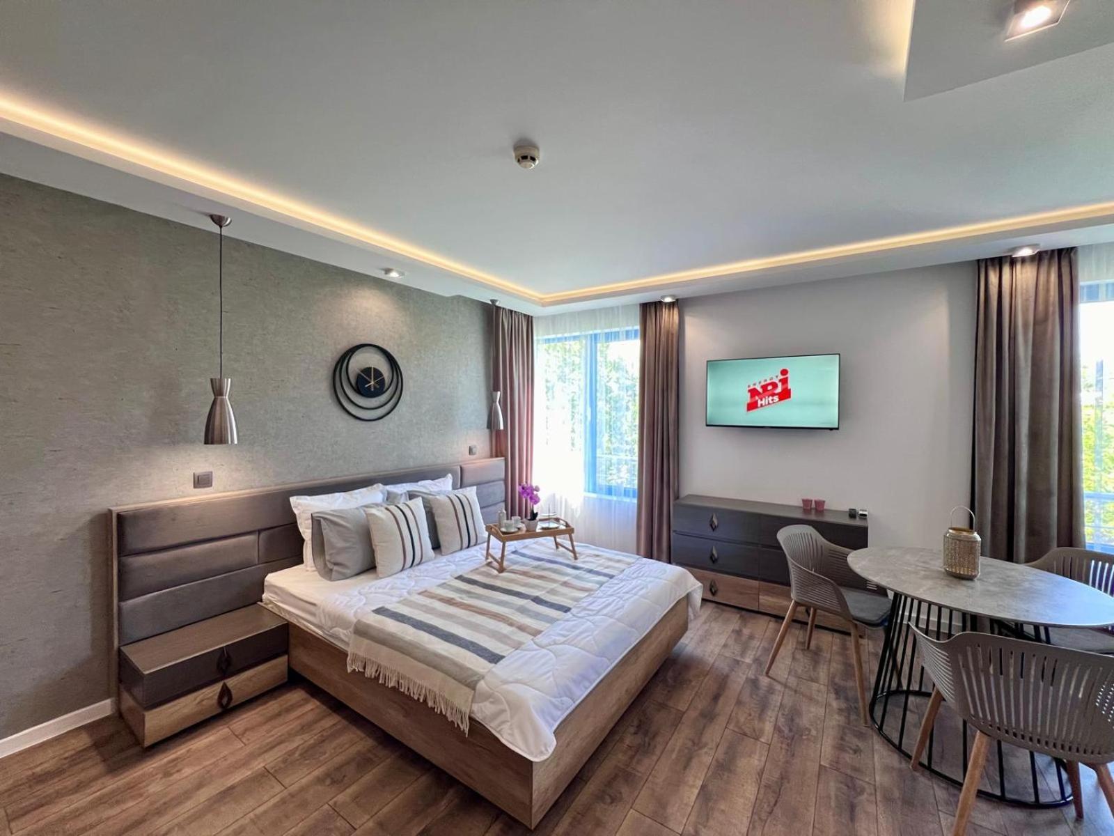 Апартаменти Excelsior - Premium 50m To The