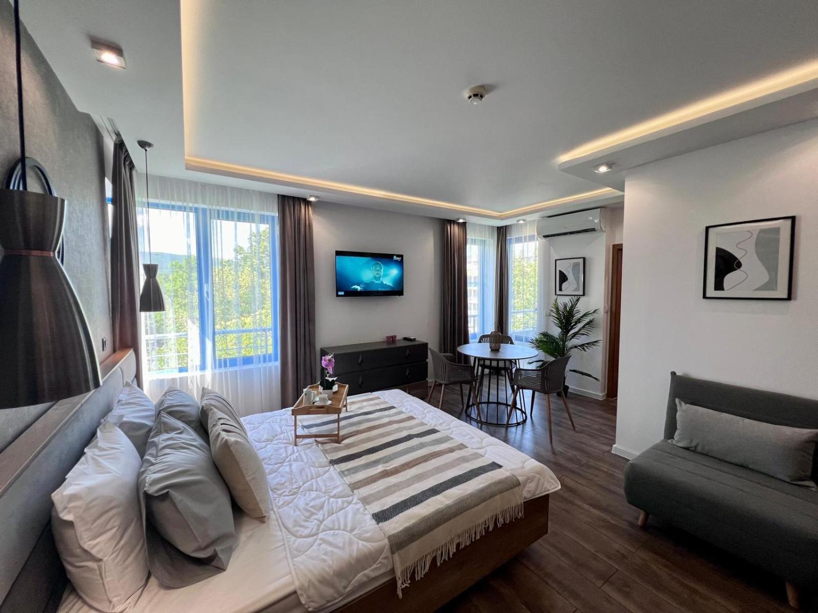 Апартаменти Excelsior - Premium 50m To The